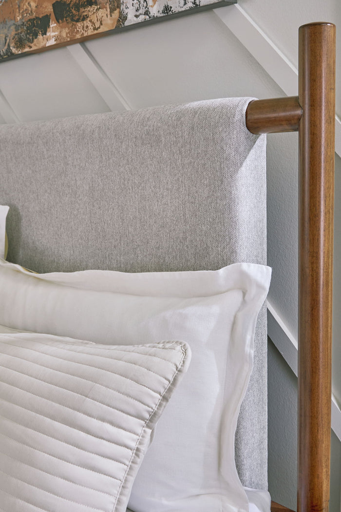 Lyncott - Upholstered Bed image 2