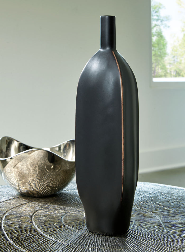 Rhaveney - Vase - Medium image 2