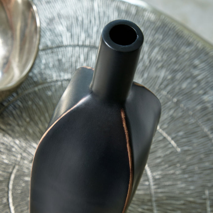 Rhaveney - Vase - Medium image 3