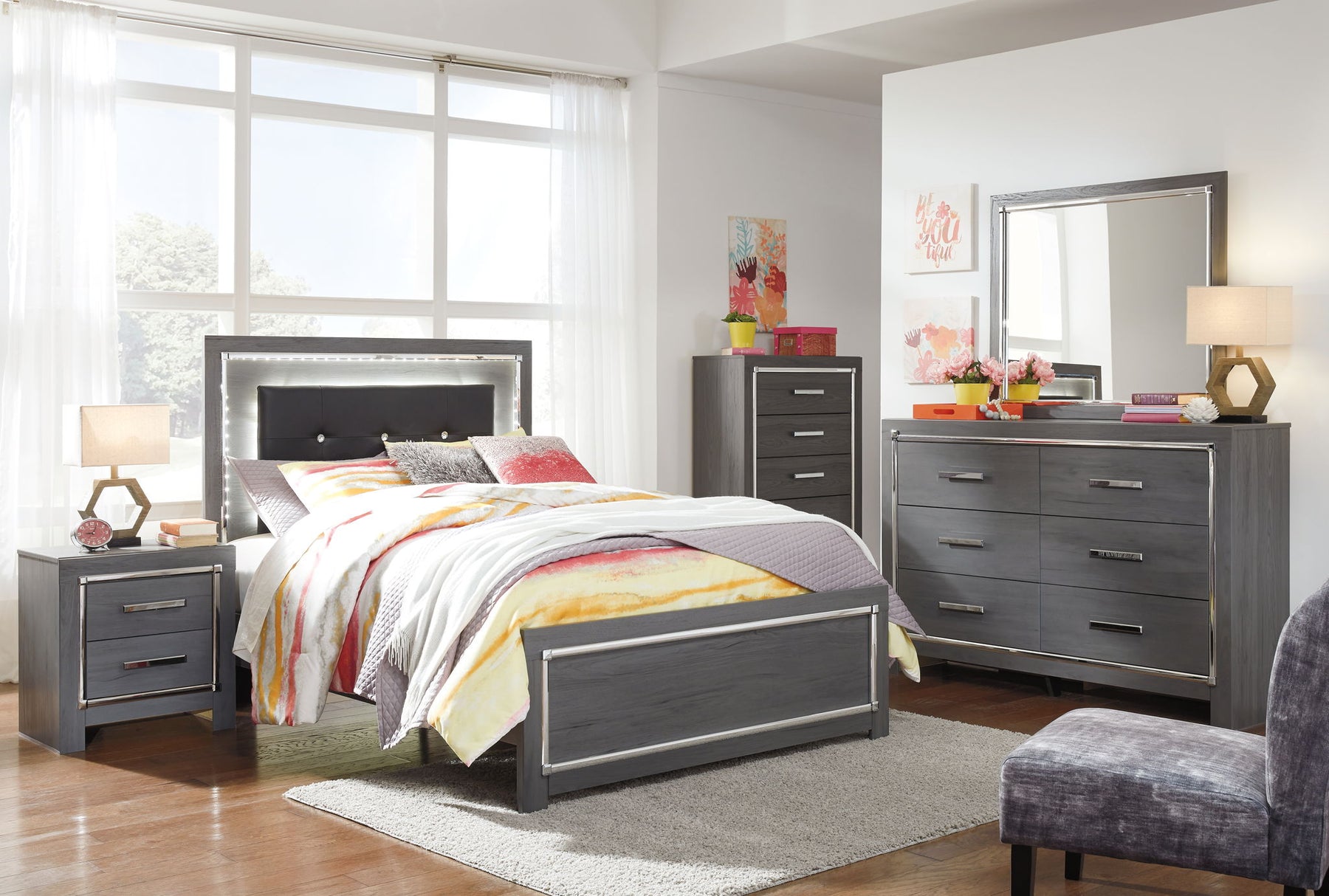 Gray / 6 Pc. Bed, Dresser, Mirror, Chest / None