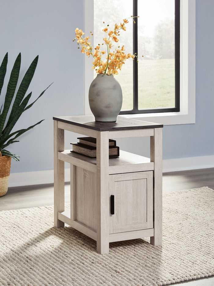 Fendenmore - Chair Side End Table image 4