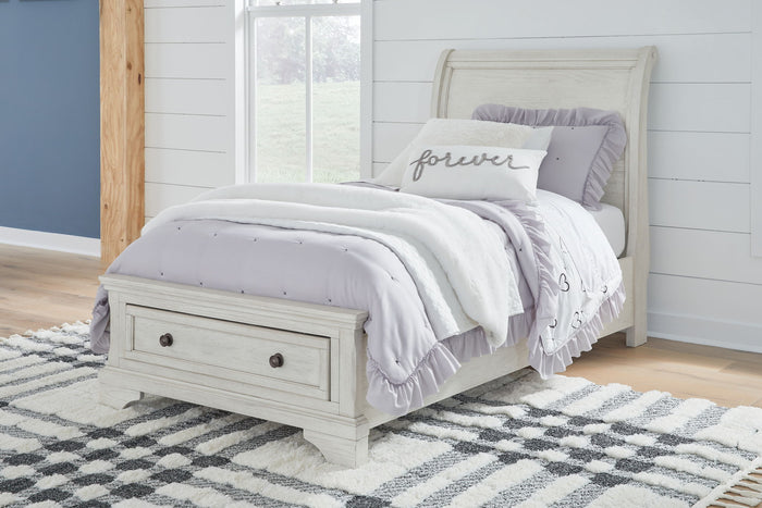Robbinsdale - Sleigh Bed image 6