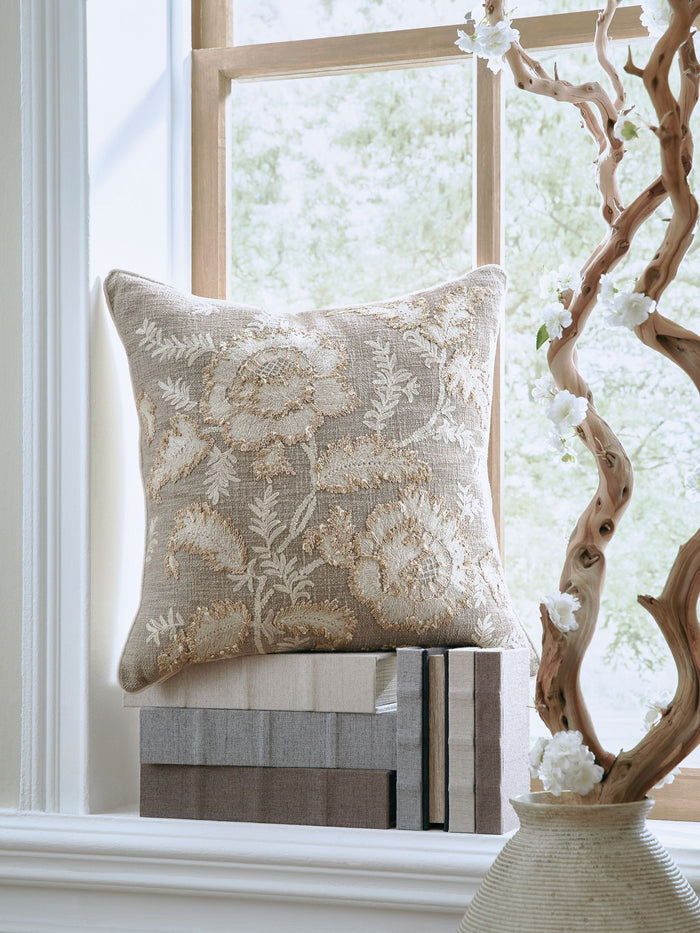 Viveka - Pillow image 2