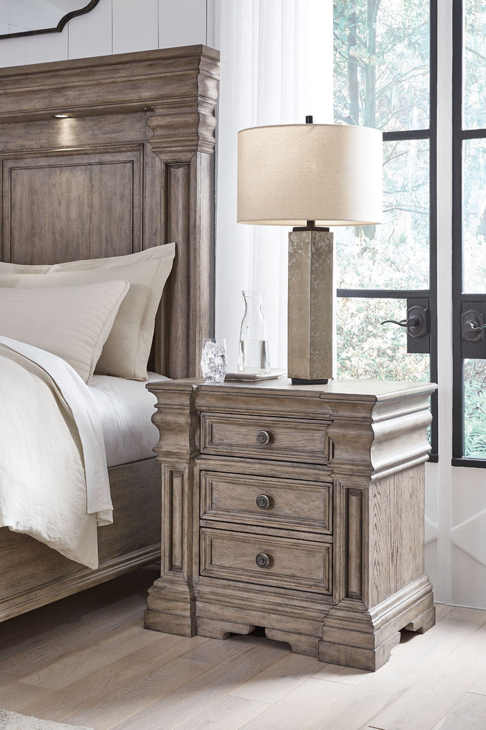 Blairhurst - Three Drawer Night Stand - Light Grayish Brown image 2