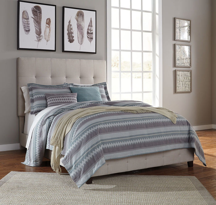 Culverbach - 5 Pc. - Dresser, Mirror, Queen Upholstered Bed, 2 Nightstands - Gray image 2