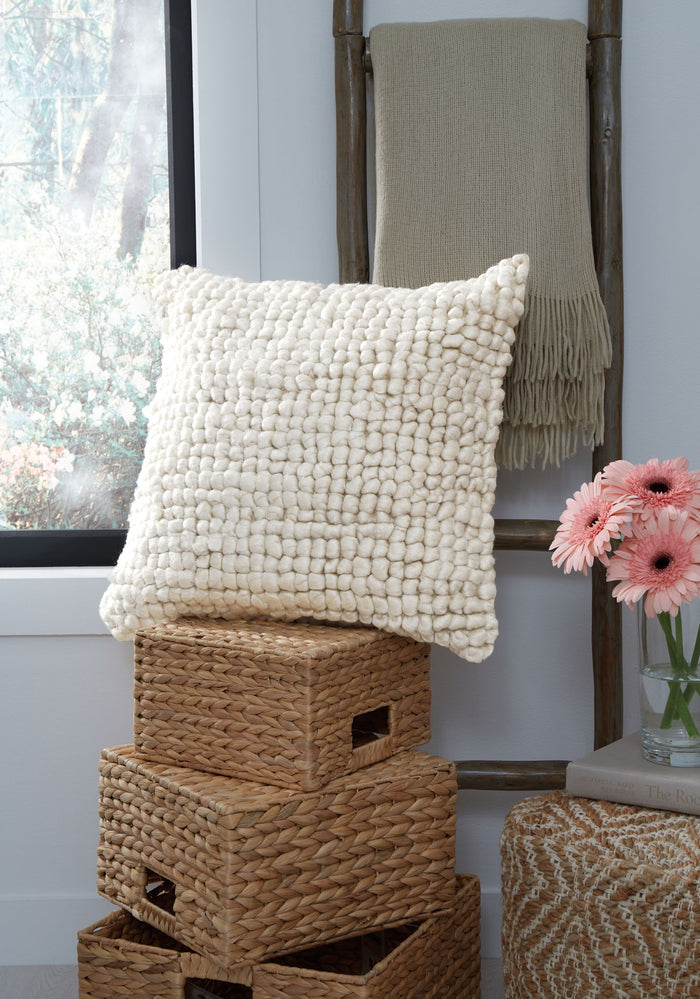 Aavie - Pillow image 2