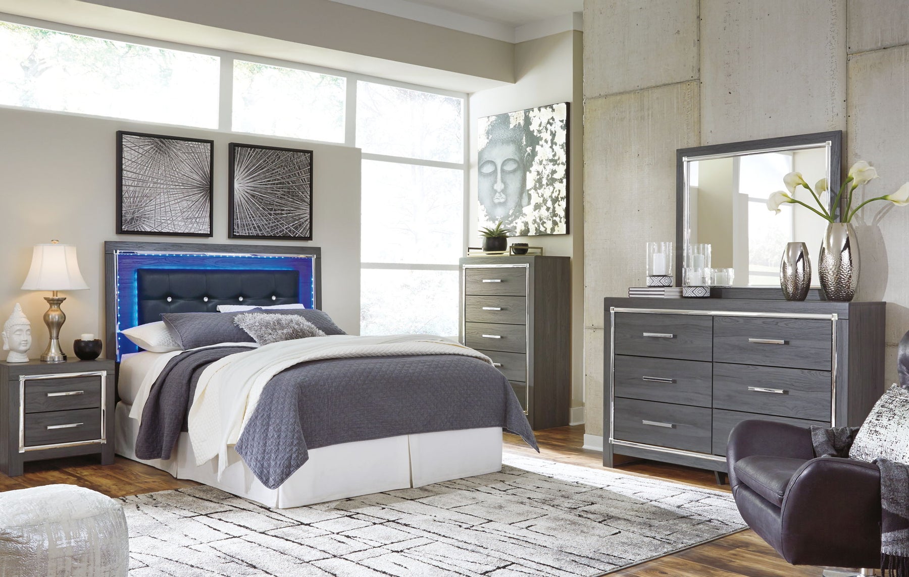 Gray / 5 Pc. Headboard, Dresser, Mirror, Chest / Queen