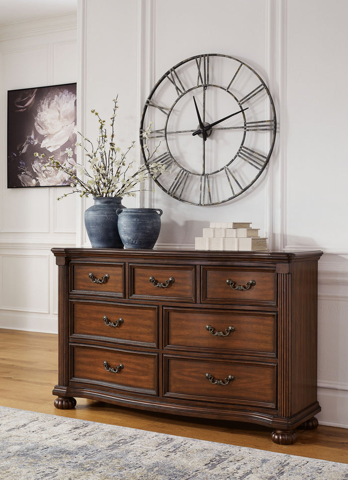 Lavinton - Dresser - Brown image 3