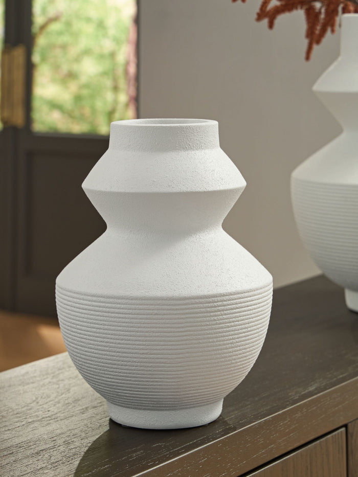 Naveen - Vase image 3
