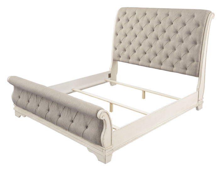 Realyn - Upholstered Sleigh Bed image 3