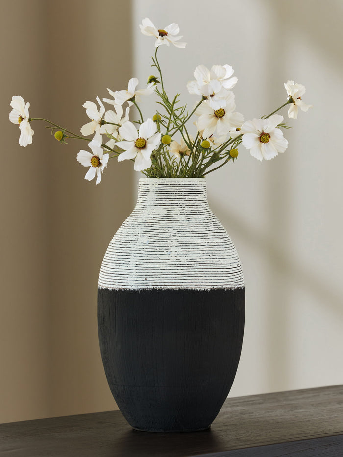 Girtha - Vase image 3