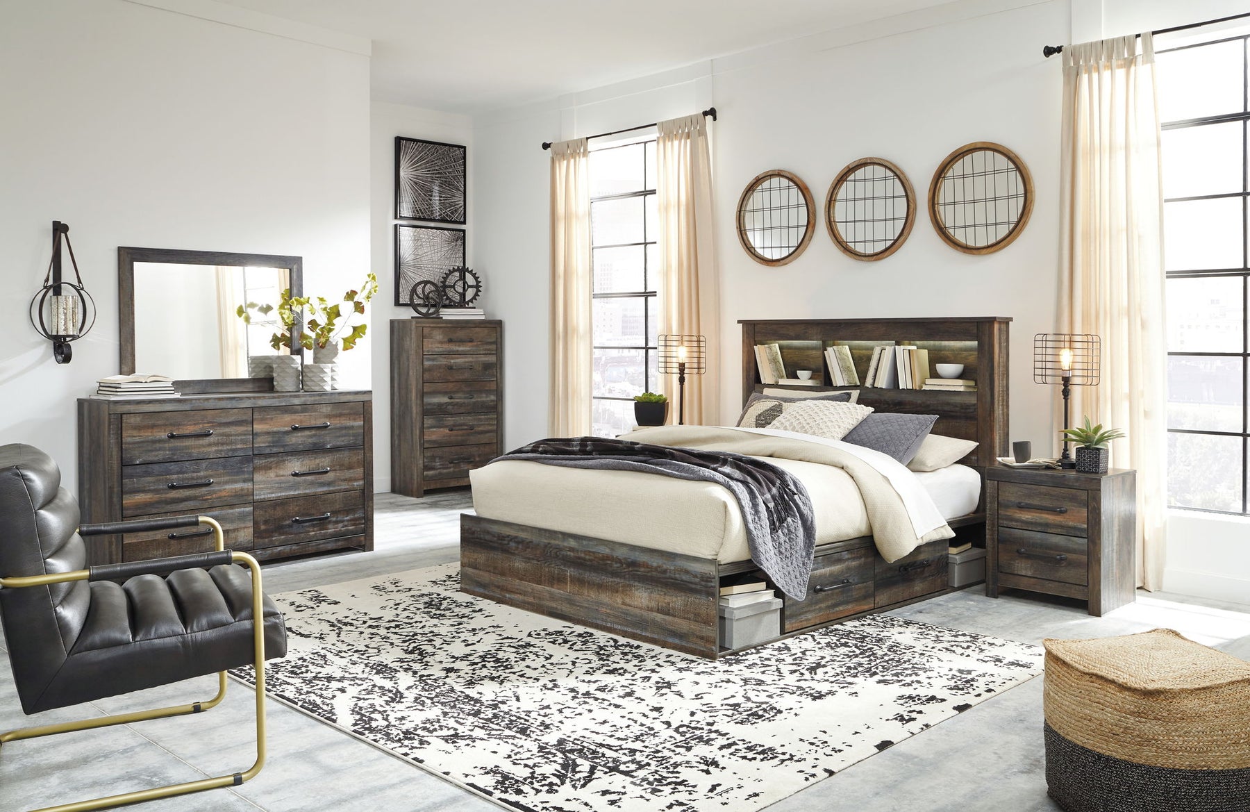 Beige / 8 Pc. Bed, Dresser, Mirror, Chest / King