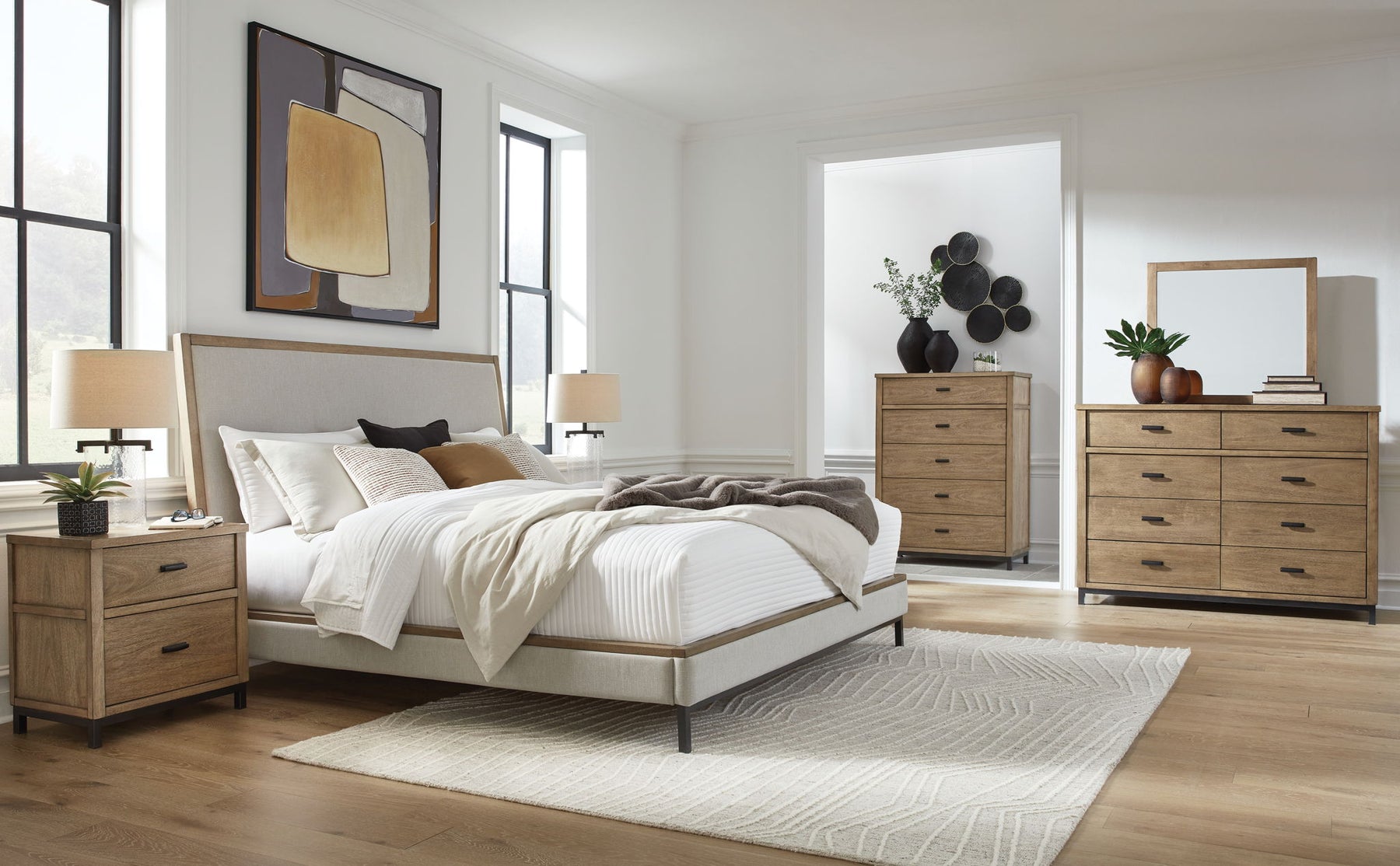 Light Brown / 5 Pc. Bed, Dresser, Mirror, Chest / Queen