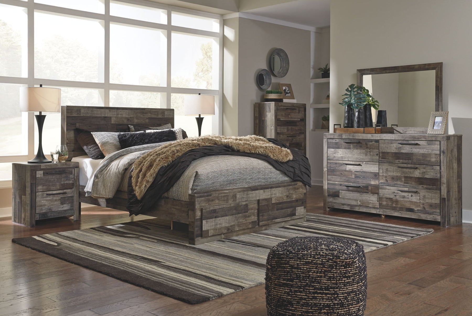 7 Pc. Bed, Dresser, Mirror, Chest / Queen / 2 Drawers