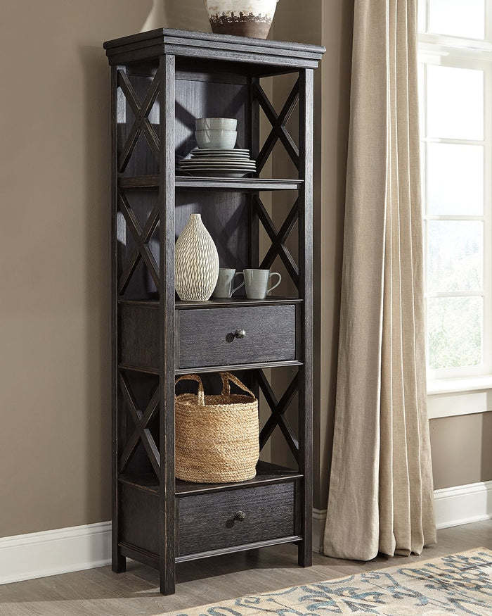 Tyler Creek - Display Cabinet image 5