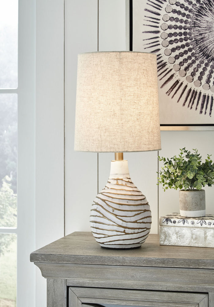 Aleela - Metal Table Lamp  - White / Gold Finish image 2