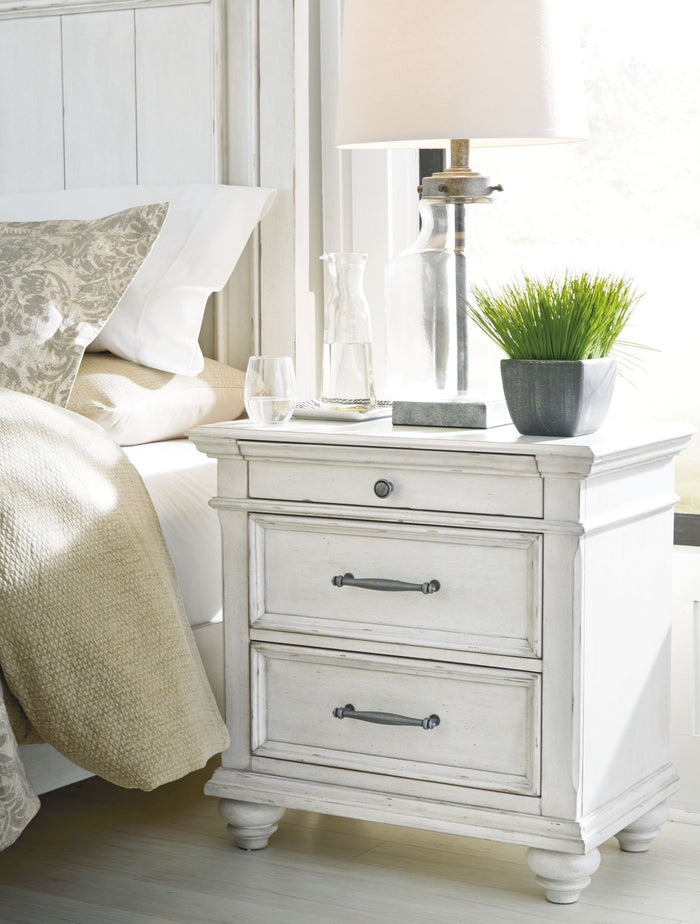 Kanwyn - Three Drawer Night Stand - Whitewash image 4