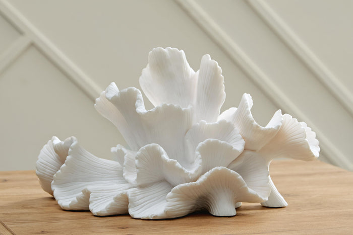 Waynemont - Sculpture - White image 3