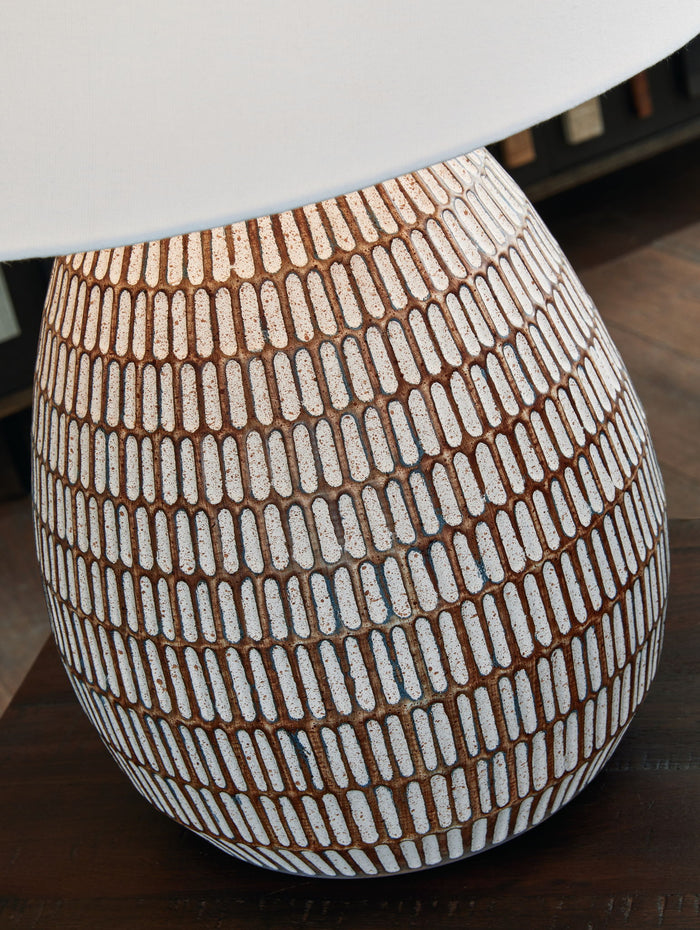 Darrich - Metal Table Lamp - Beige / White image 3
