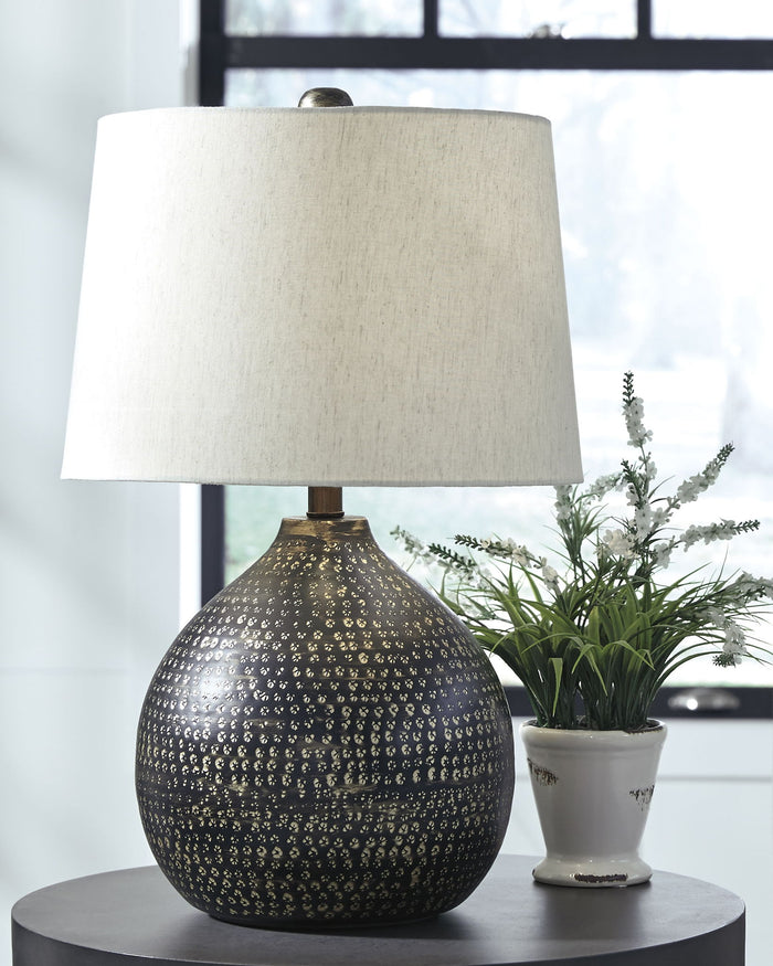 Maire - Metal Table Lamp  - Black / Gold Finish image 3