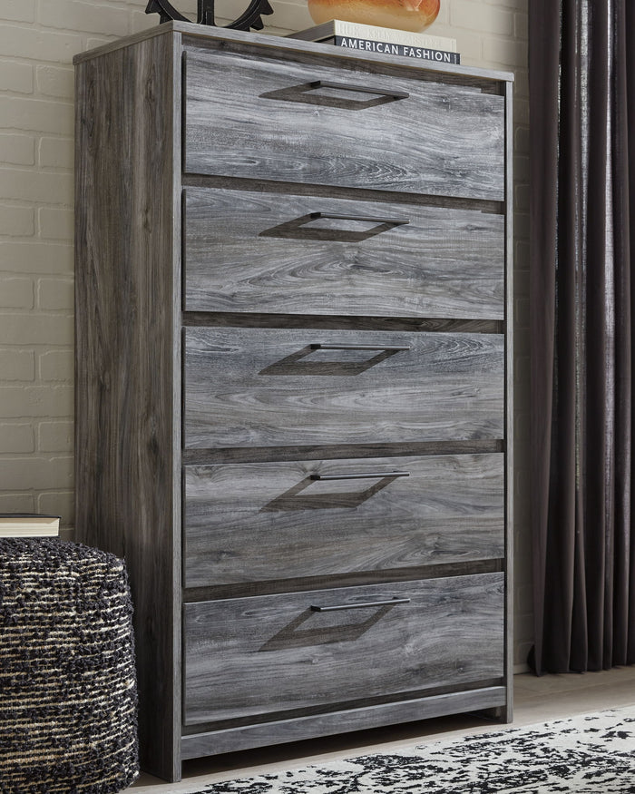 Baystorm - 5 Pc. - Chest, King Panel Bed with 2 Storage Drawers - Gray image 3