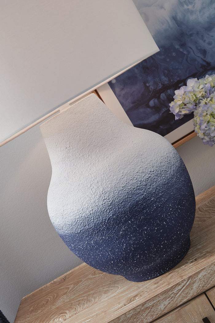 Dashland - Metal Table Lamp - White / Navy image 3