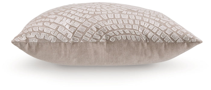 Cortlen - Pillow image 3
