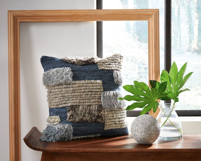 Gibbend - Pillow image 3