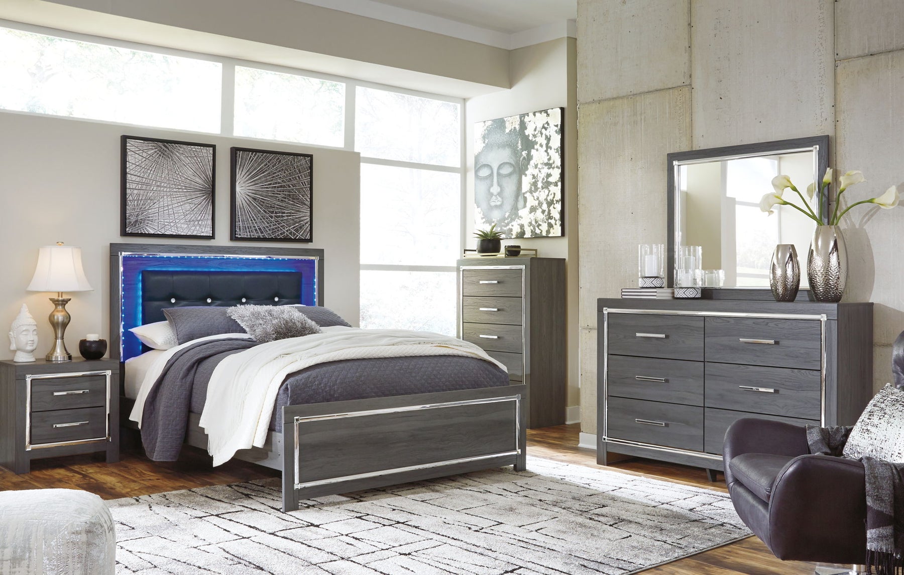 6 Pc. Bed, Dresser, Mirror, Chest / Queen / None