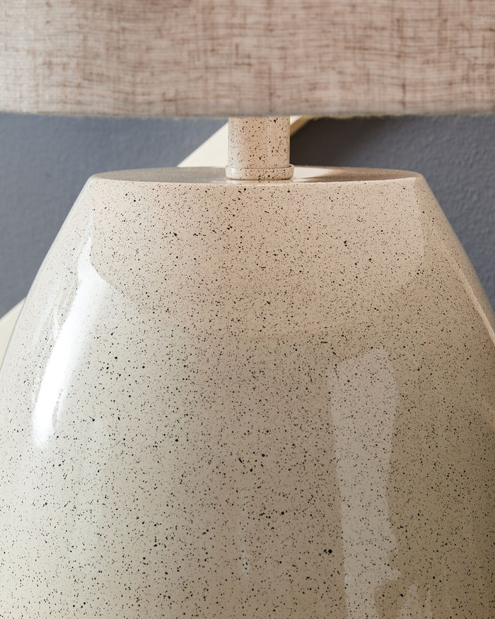 Linas - Metal Table Lamp - Cream / Beige image 3