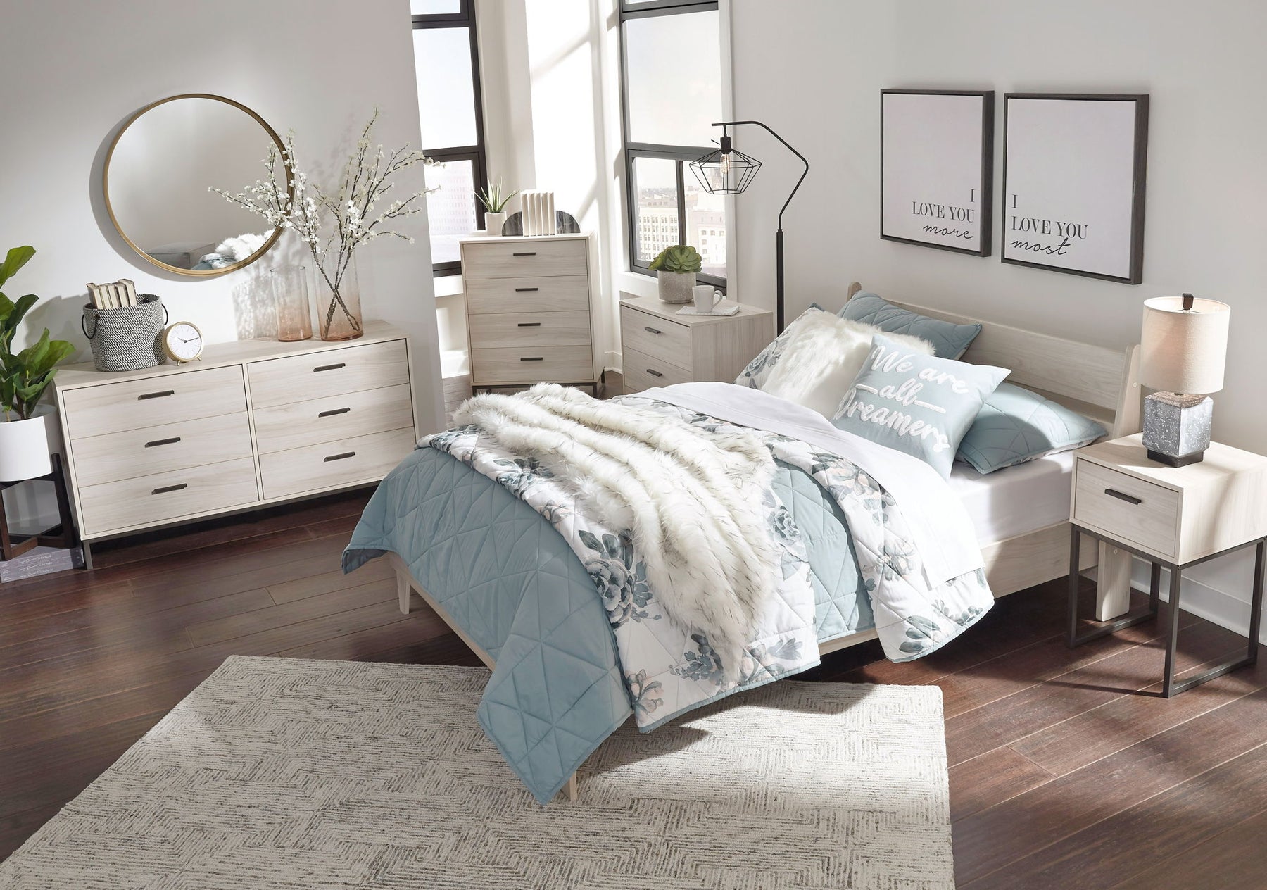 Beige / 3 Pc. Bed, Dresser / Full