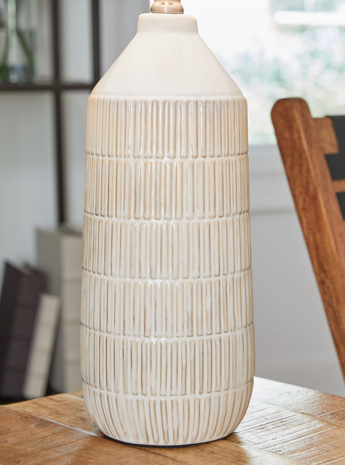 Willport - Ceramic Table Lamp (Set of 2) - Off White image 2
