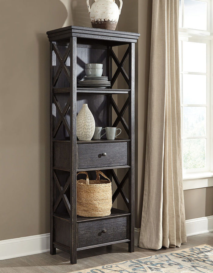 Tyler Creek - Display Cabinet image 6