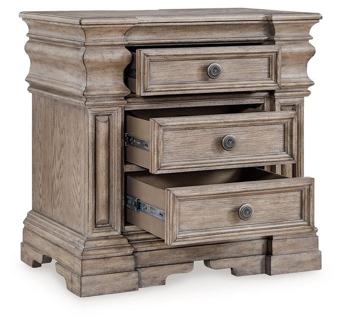 Blairhurst - Three Drawer Night Stand - Light Grayish Brown image 3
