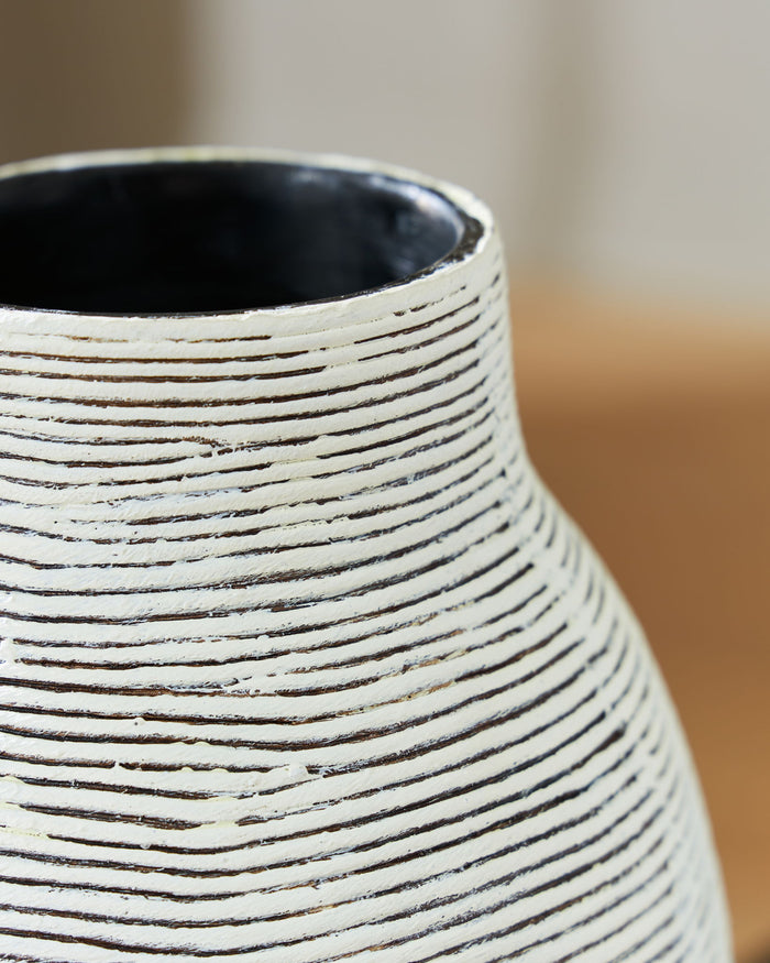 Girtha - Vase image 6