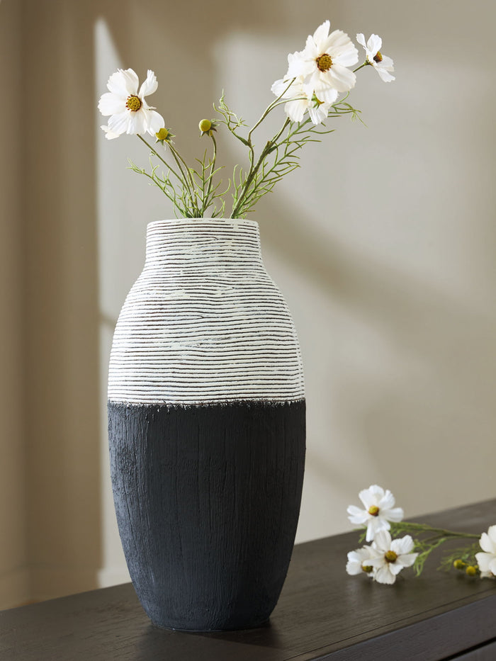 Girtha - Vase image 7