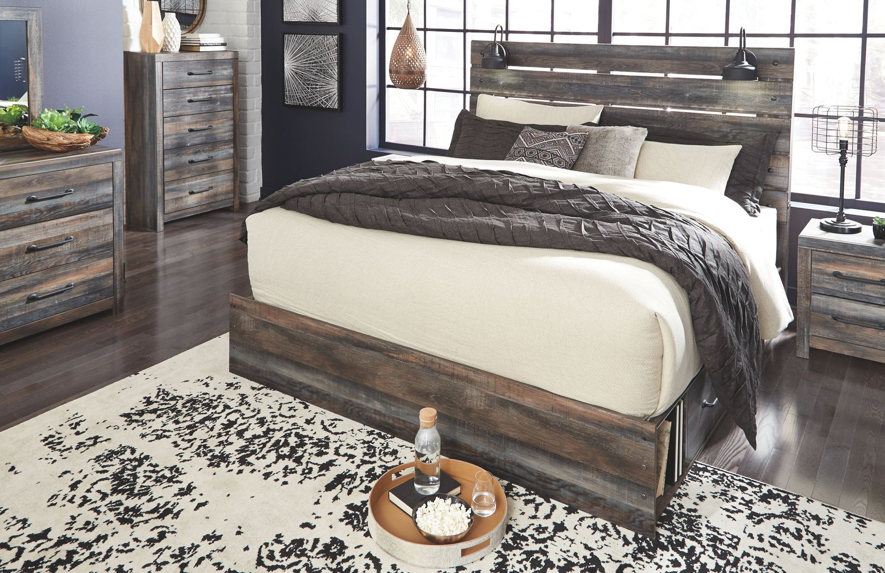 7 Pc. Bed, Dresser, Mirror, Chest / King / 2 Drawers