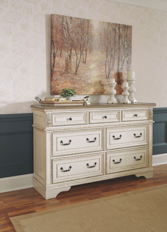 Realyn - Panel Bedroom Set image 4