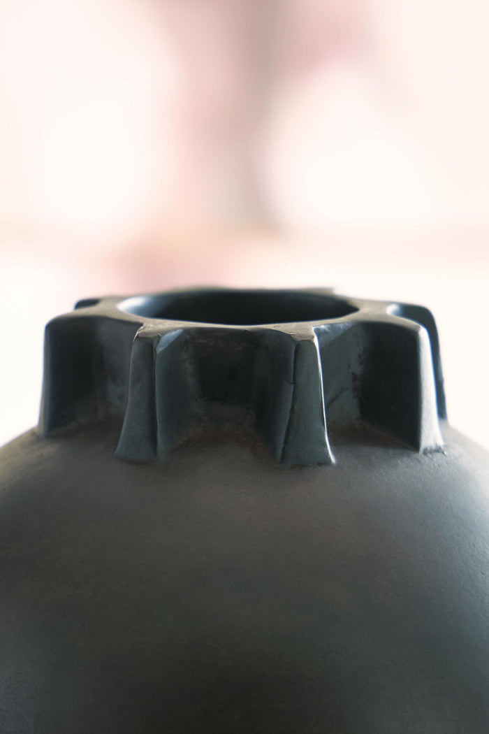 Kaslett - Vase - Antique Black image 4