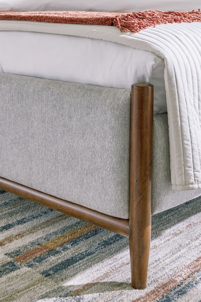 Lyncott - Upholstered Bed image 3